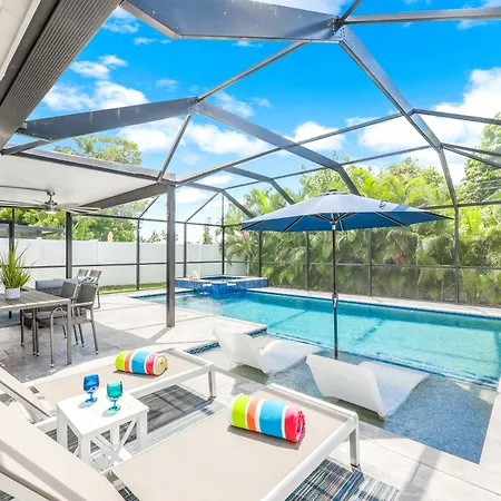 Sea-Renity - 1 Mile To The Beach! Salt Water Pool With Private Shower, Pet Friendly Getaway,